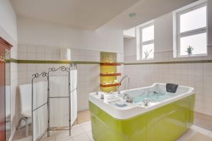 Bathtub at Hotel Thermia Palace Spa Piestany